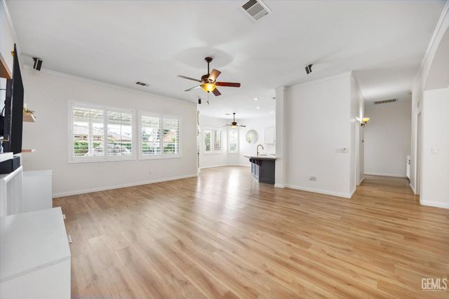 10717 Rising Sun Drive, Bakersfield, CA 93312