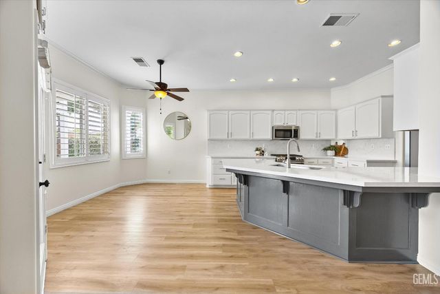 10717 Rising Sun Drive, Bakersfield, CA 93312