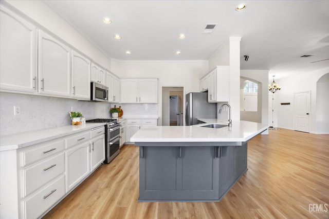 10717 Rising Sun Drive, Bakersfield, CA 93312