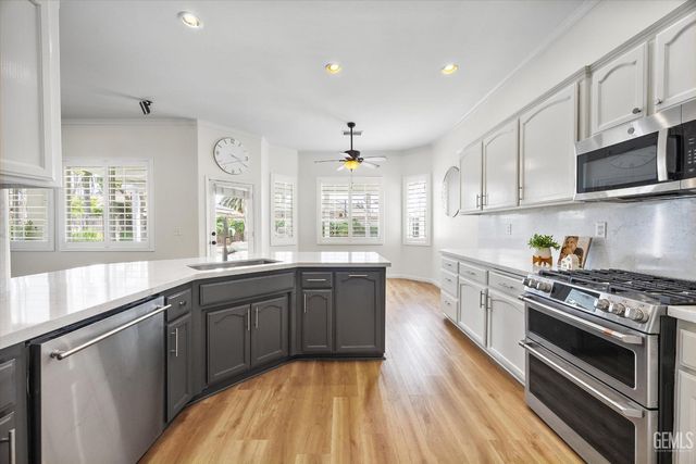 10717 Rising Sun Drive, Bakersfield, CA 93312