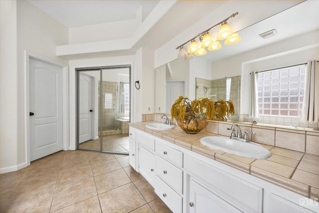 10717 Rising Sun Drive, Bakersfield, CA 93312