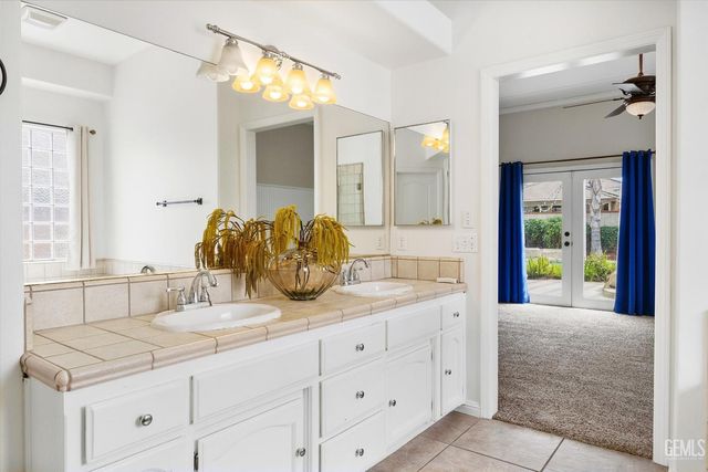 10717 Rising Sun Drive, Bakersfield, CA 93312