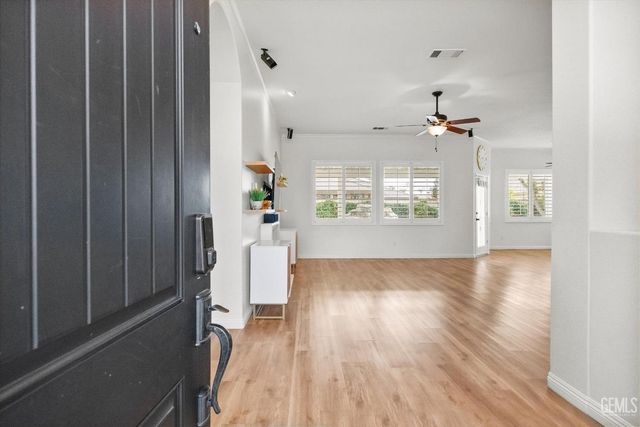 10717 Rising Sun Drive, Bakersfield, CA 93312