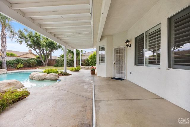 10717 Rising Sun Drive, Bakersfield, CA 93312