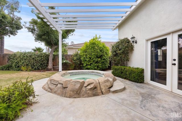 10717 Rising Sun Drive, Bakersfield, CA 93312