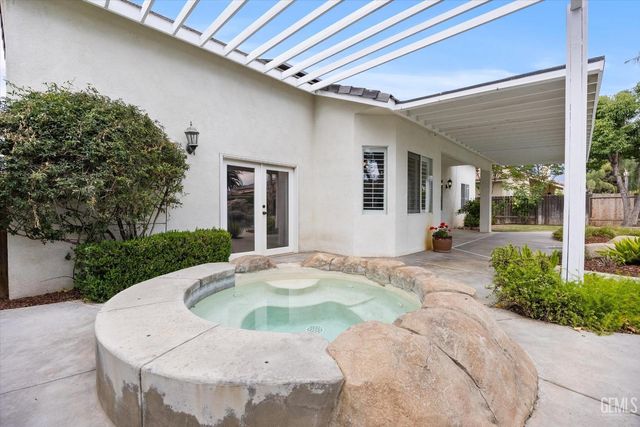 10717 Rising Sun Drive, Bakersfield, CA 93312