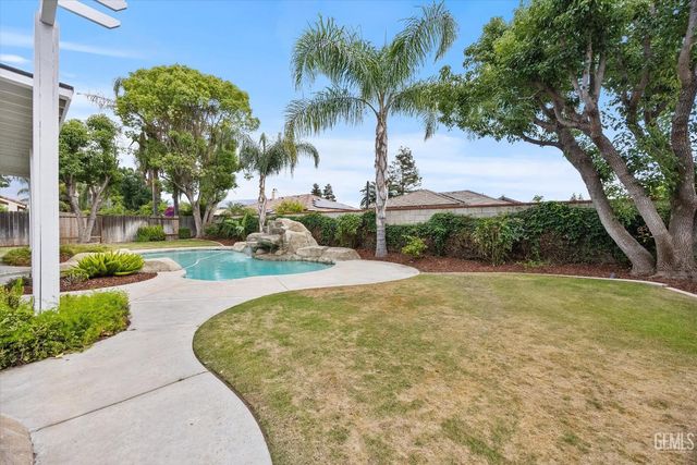 10717 Rising Sun Drive, Bakersfield, CA 93312