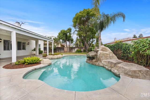 10717 Rising Sun Drive, Bakersfield, CA 93312