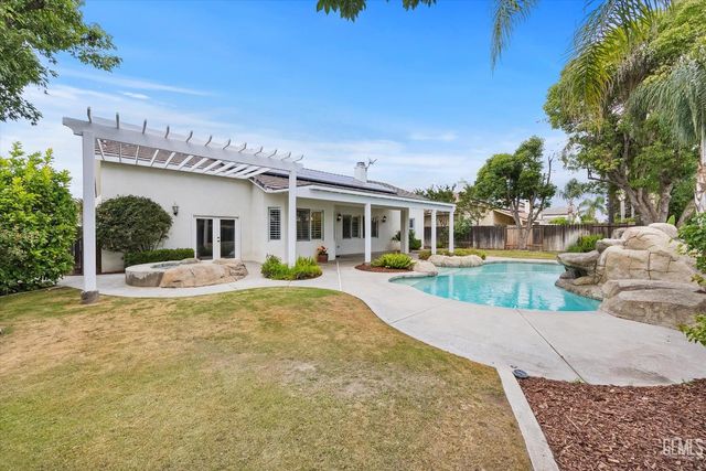 10717 Rising Sun Drive, Bakersfield, CA 93312