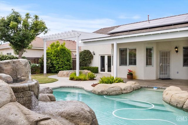 10717 Rising Sun Drive, Bakersfield, CA 93312