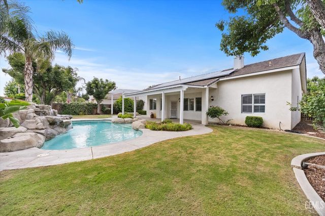 10717 Rising Sun Drive, Bakersfield, CA 93312