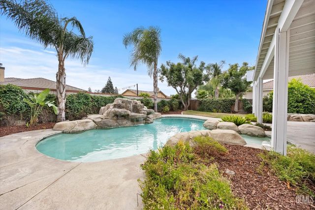 10717 Rising Sun Drive, Bakersfield, CA 93312
