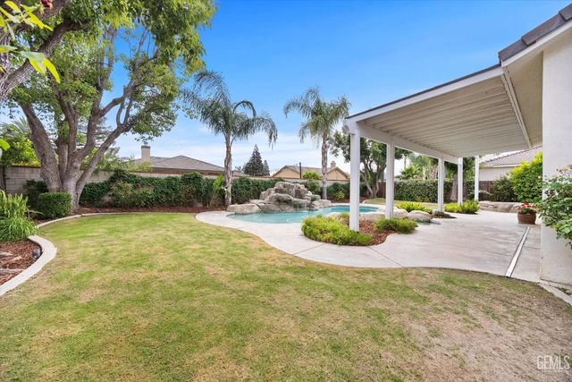 10717 Rising Sun Drive, Bakersfield, CA 93312