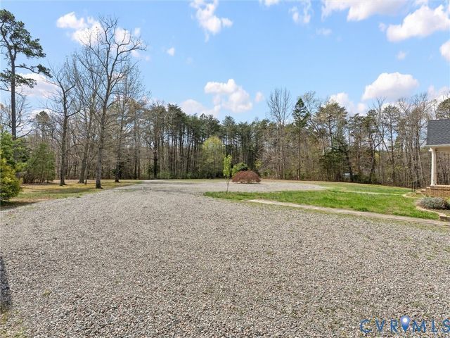425 Starview Ln, Gum Spring, VA 23065