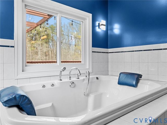 425 Starview Ln, Gum Spring, VA 23065