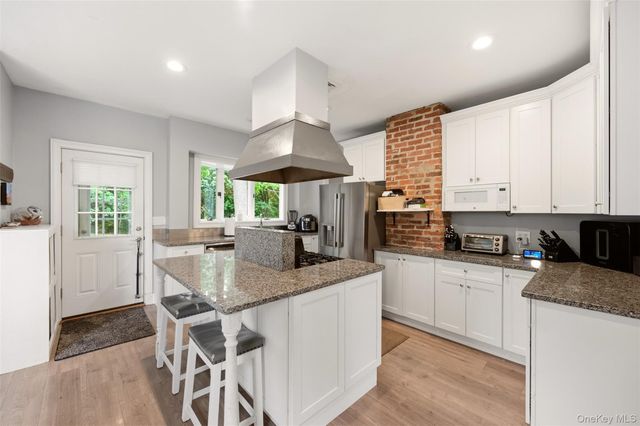 863 Lake Road, Huntington, NY 11743