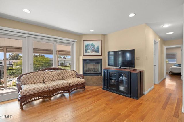 142 Poinsettia Gardens Drive 142, Ventura, CA 93004