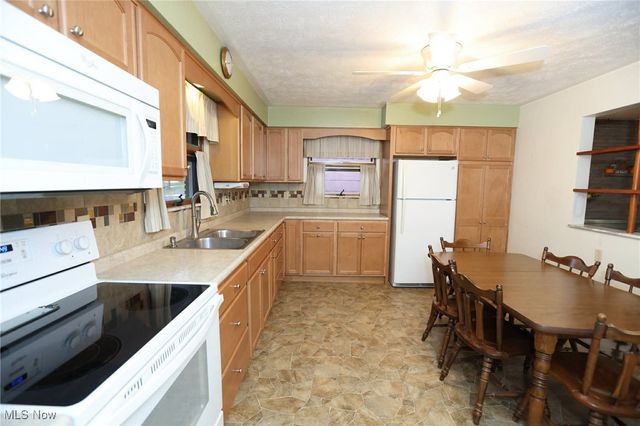 3620 Pennsylvania Ave, Weirton, WV 26062