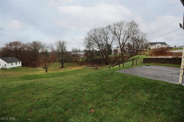 3620 Pennsylvania Ave, Weirton, WV 26062