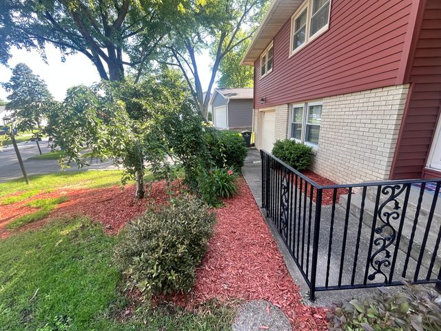 8909 19th Street W, Rock Island, IL 61201