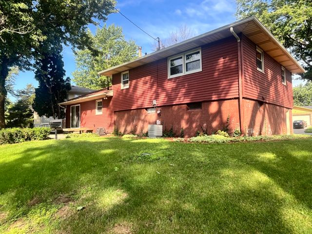 8909 19th Street W, Rock Island, IL 61201