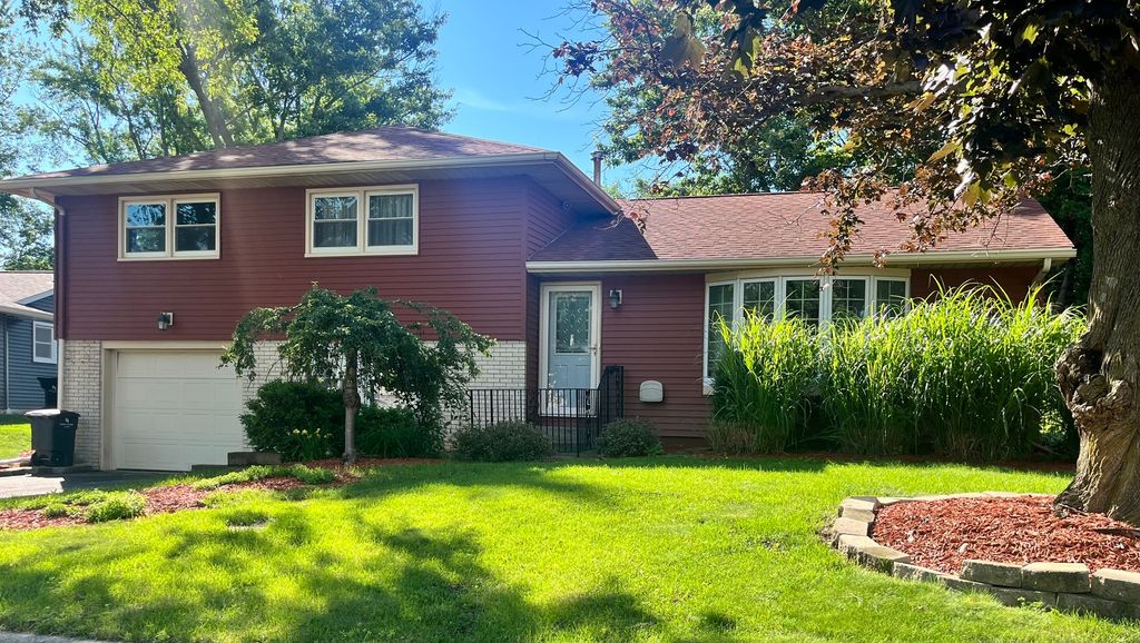 8909 19th Street W, Rock Island, IL 61201