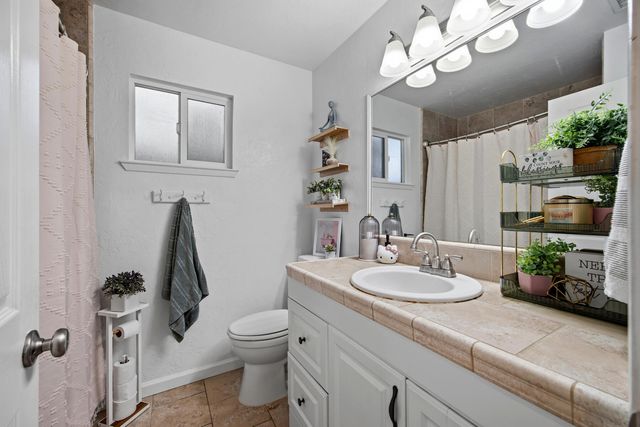 2221 S Akers Street, Visalia, CA 93277