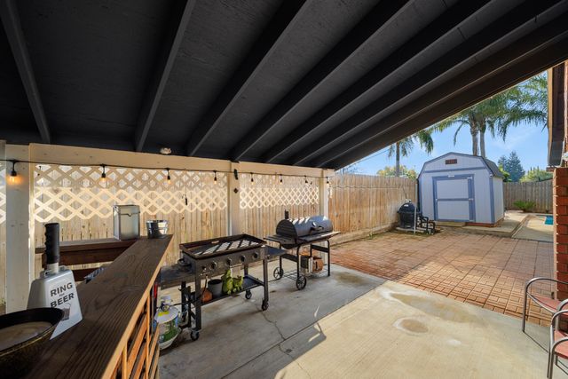 2221 S Akers Street, Visalia, CA 93277