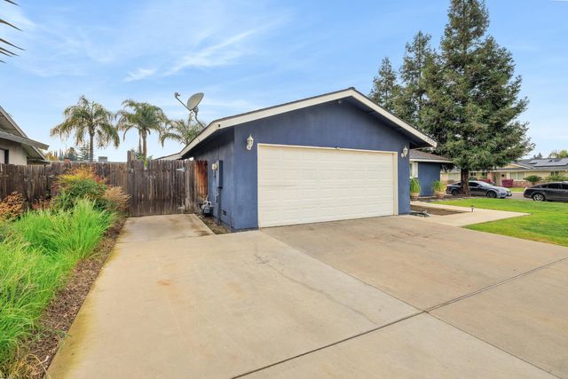 2221 S Akers Street, Visalia, CA 93277