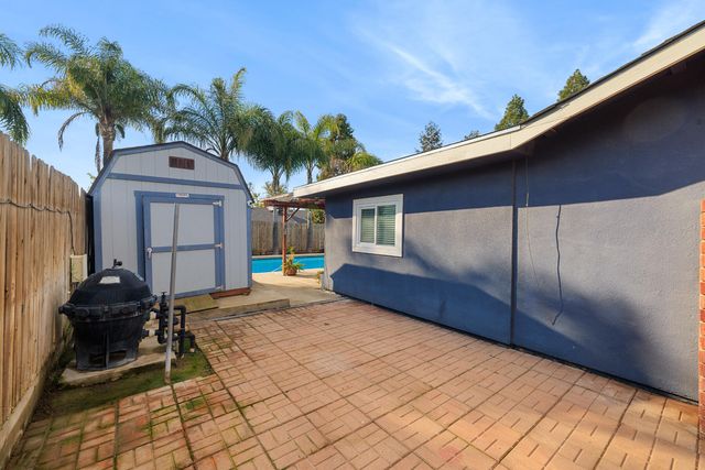 2221 S Akers Street, Visalia, CA 93277