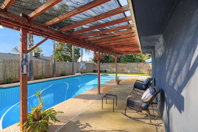 2221 S Akers Street, Visalia, CA 93277