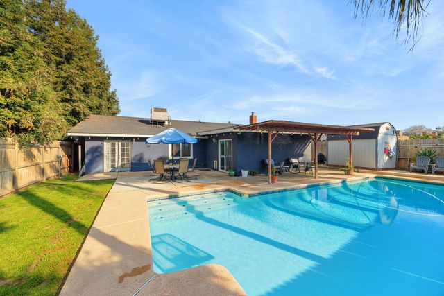 2221 S Akers Street, Visalia, CA 93277