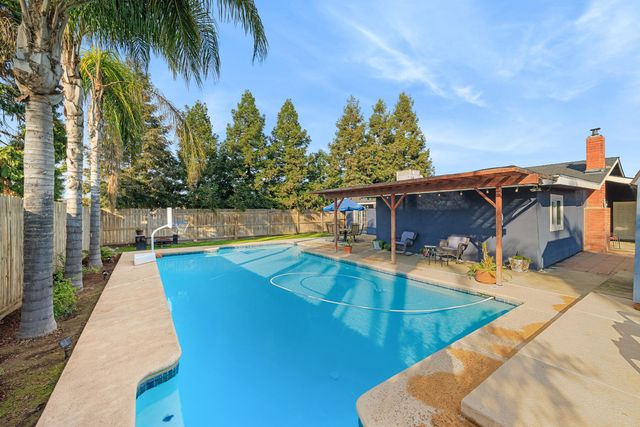 2221 S Akers Street, Visalia, CA 93277