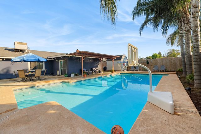 2221 S Akers Street, Visalia, CA 93277