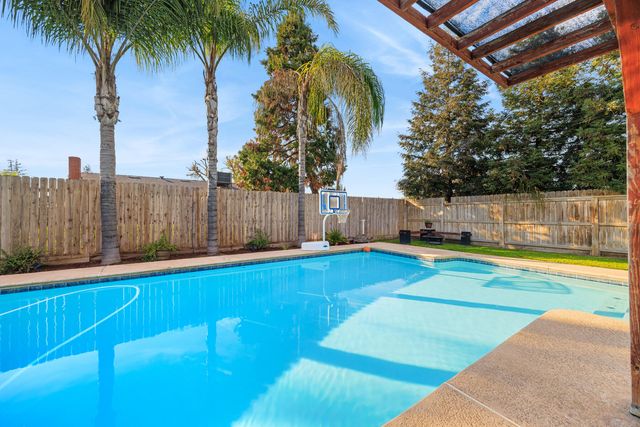 2221 S Akers Street, Visalia, CA 93277