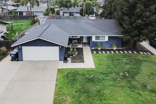 2221 S Akers Street, Visalia, CA 93277