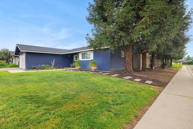 2221 S Akers Street, Visalia, CA 93277