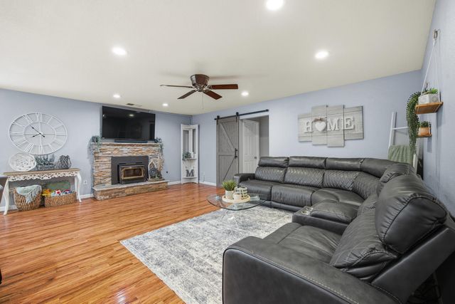 2221 S Akers Street, Visalia, CA 93277