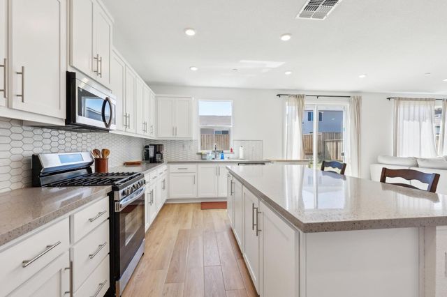 2200 Stagecoach Rd, Patterson, CA 95363