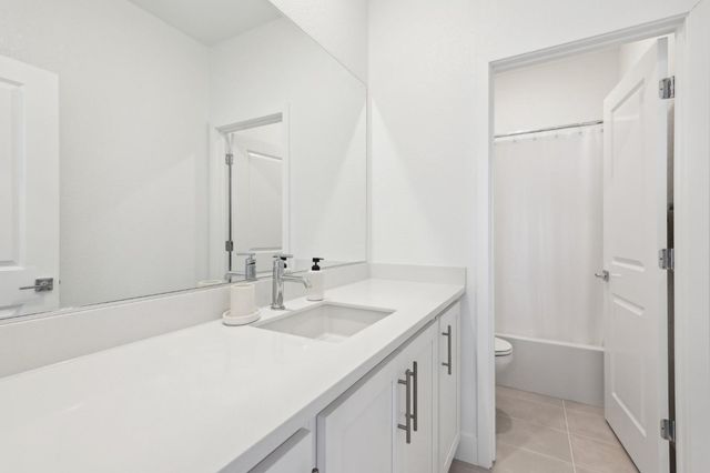 2200 Stagecoach Rd, Patterson, CA 95363