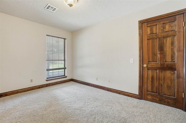 3006 NE Heritage Dr, Lawton, OK 73507