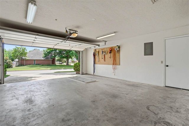 3006 NE Heritage Dr, Lawton, OK 73507