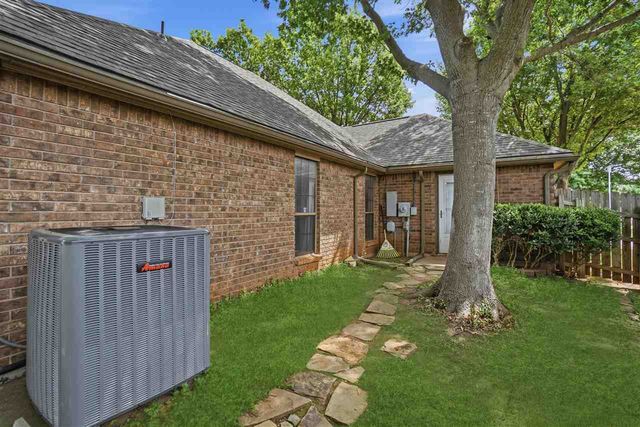 3006 NE Heritage Dr, Lawton, OK 73507