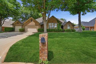 3006 NE Heritage Dr, Lawton, OK 73507