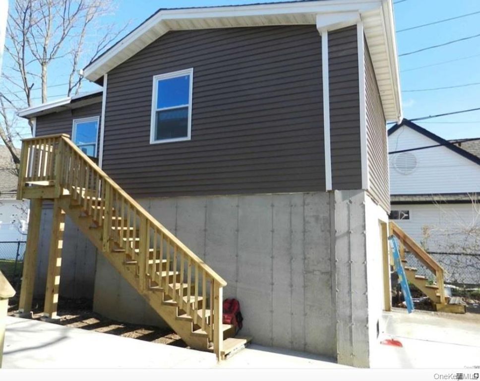 215A Quebec Road, Island Park, NY 11558