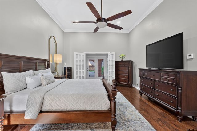 6401 Hollytree Circle, Tyler, TX 75703