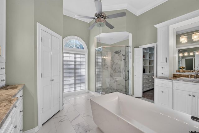 6401 Hollytree Circle, Tyler, TX 75703