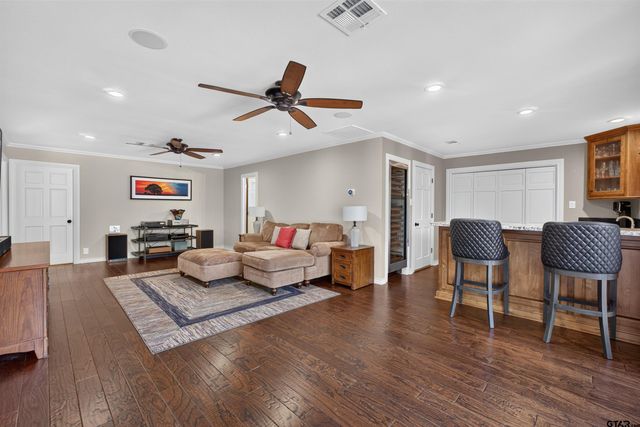 6401 Hollytree Circle, Tyler, TX 75703