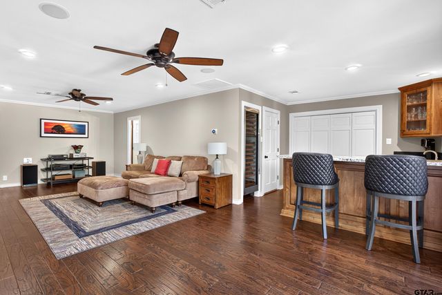 6401 Hollytree Circle, Tyler, TX 75703
