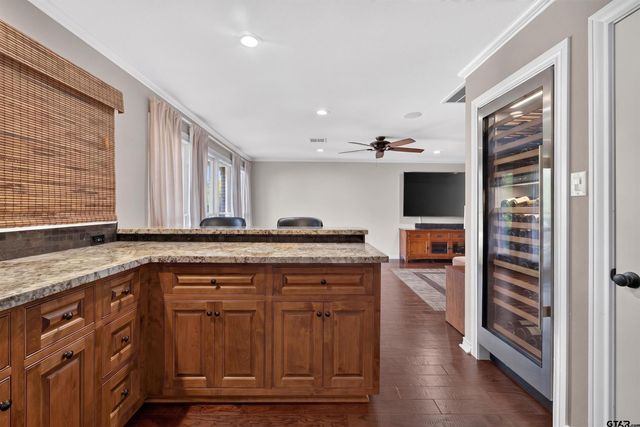 6401 Hollytree Circle, Tyler, TX 75703